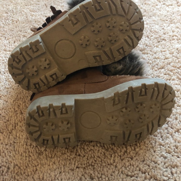 Crazy 8 Fringe Pom Pom Toddler Girl Boots - Size 6 - Picture 6 of 6